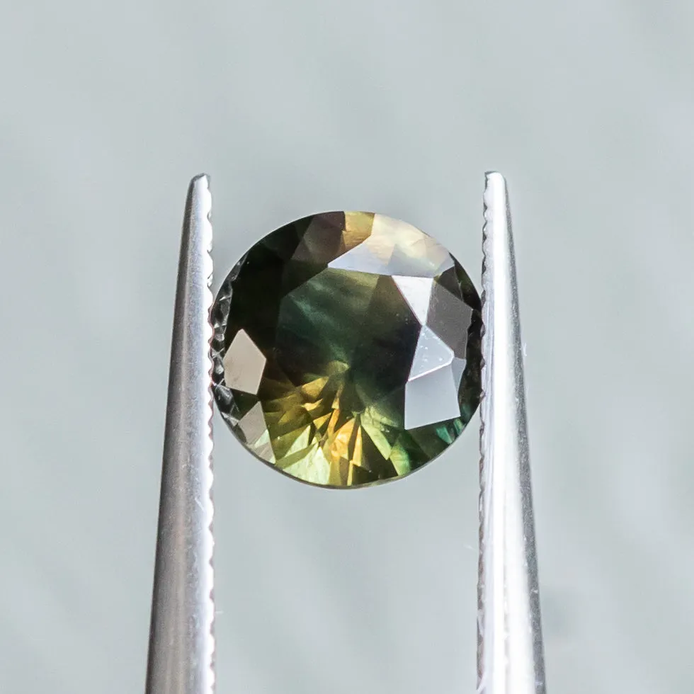 1.53CT ROUND NIGERIAN SAPPHIRE, COGNAC TO MOSS GREEN, 7.00X6.92MM, UNTREATED