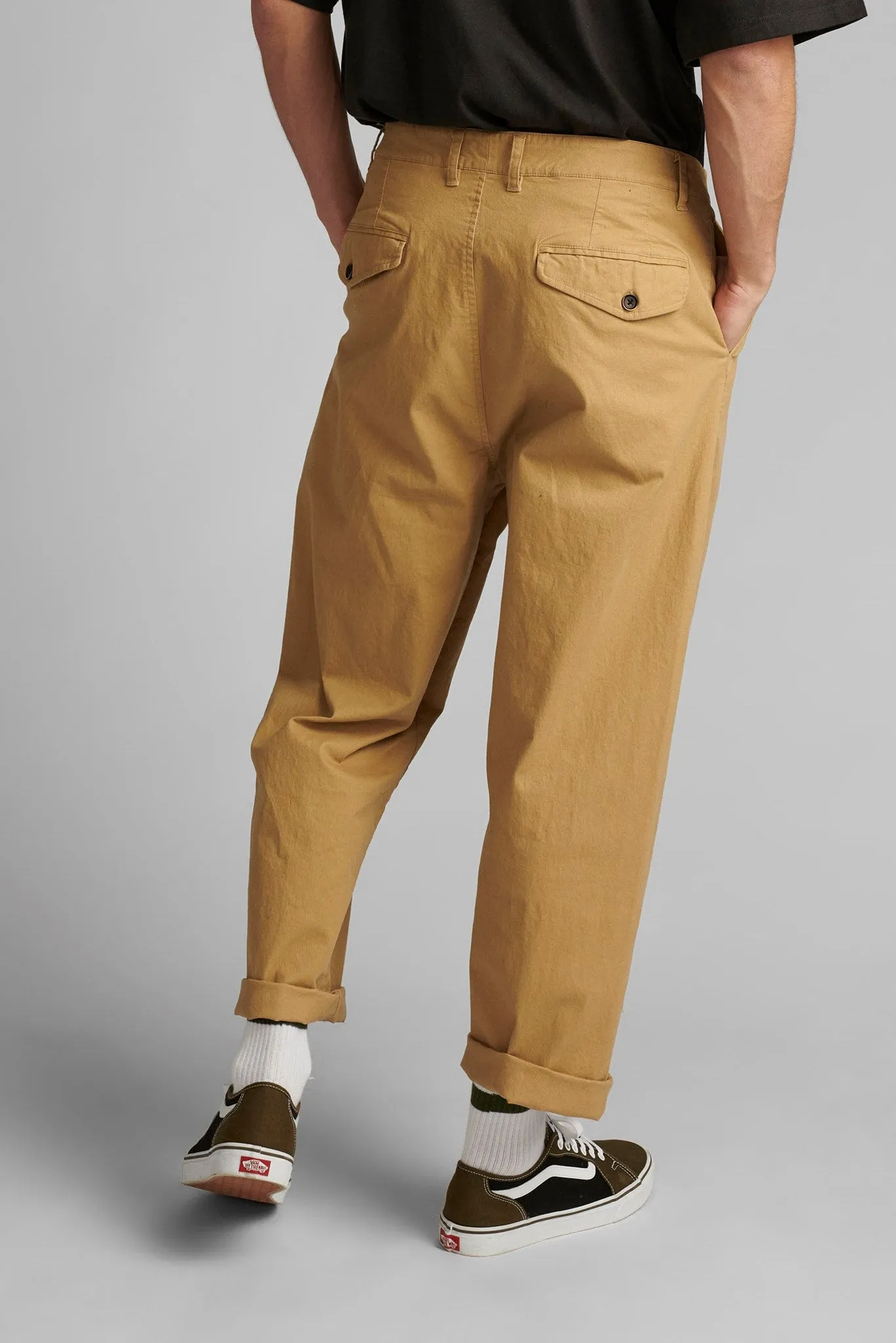 AKJAKOB COTTON PLEAT PANT - Incense