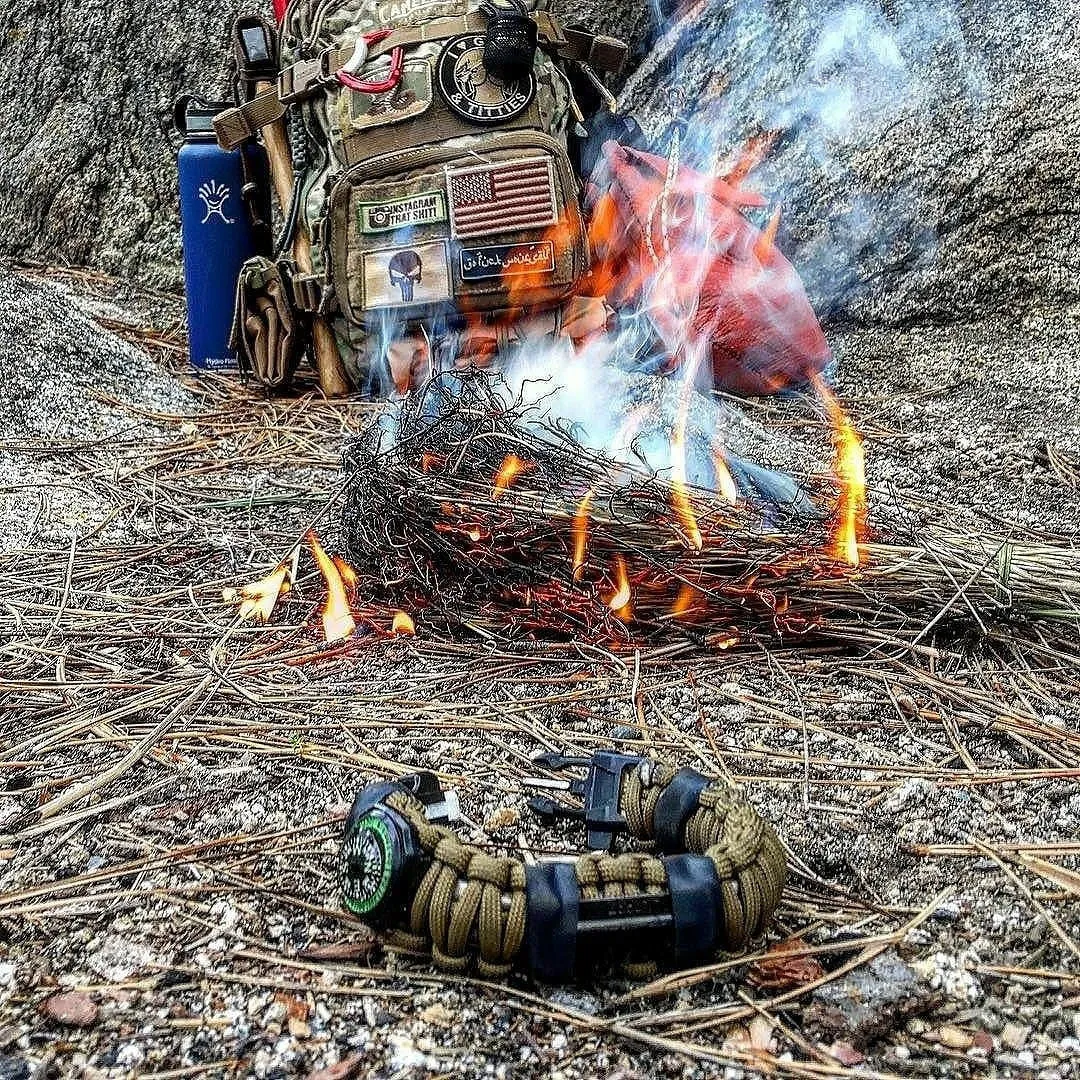 Bug Out Bracelet - Paracord Bracelet, Survive Offgrid with 30 item last ditch effort kit.