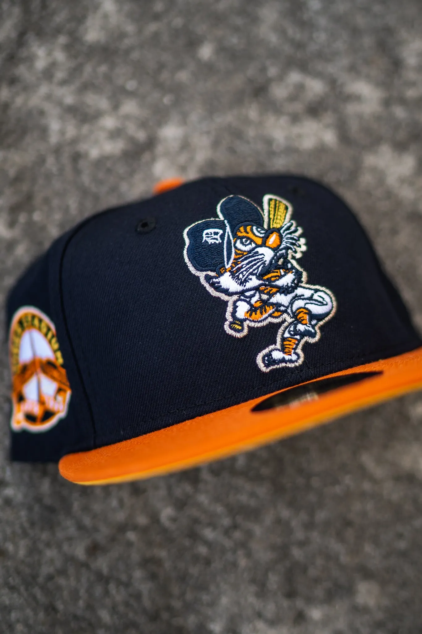 New Era Detroit Tigers Tiger Stadium Marigold UV (Navy/Rust Orange)