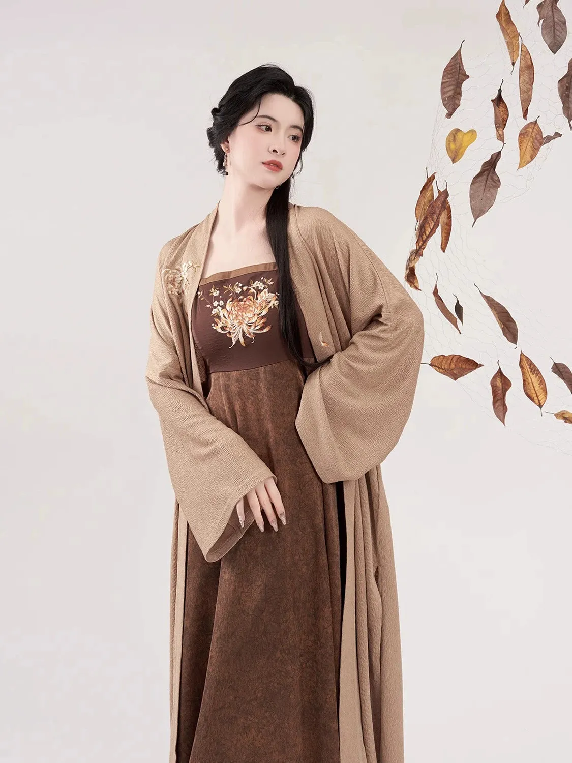 Tang Dynasty x Modern Hanfu: Chrysanthemum (Preorder)