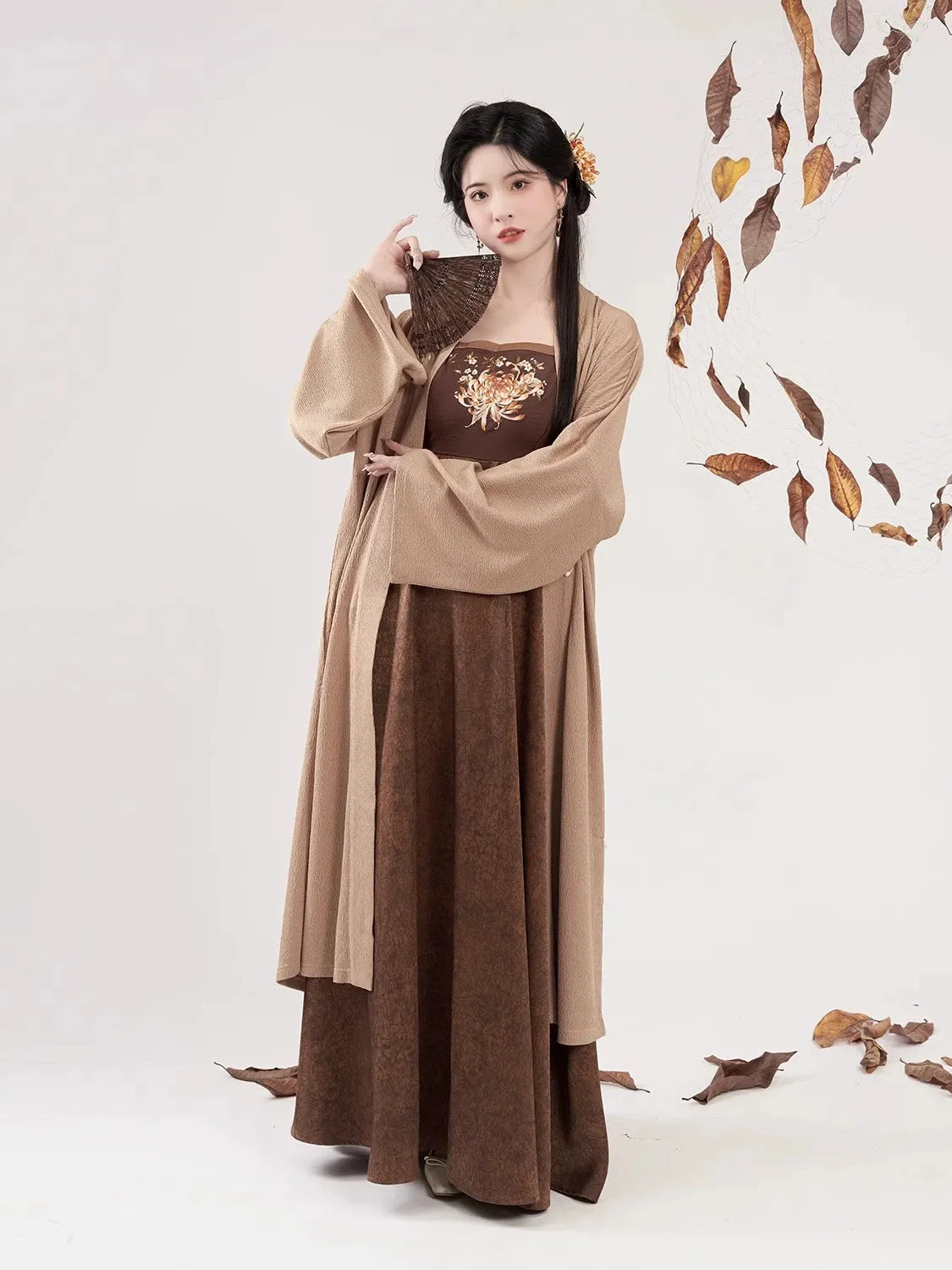 Tang Dynasty x Modern Hanfu: Chrysanthemum (Preorder)