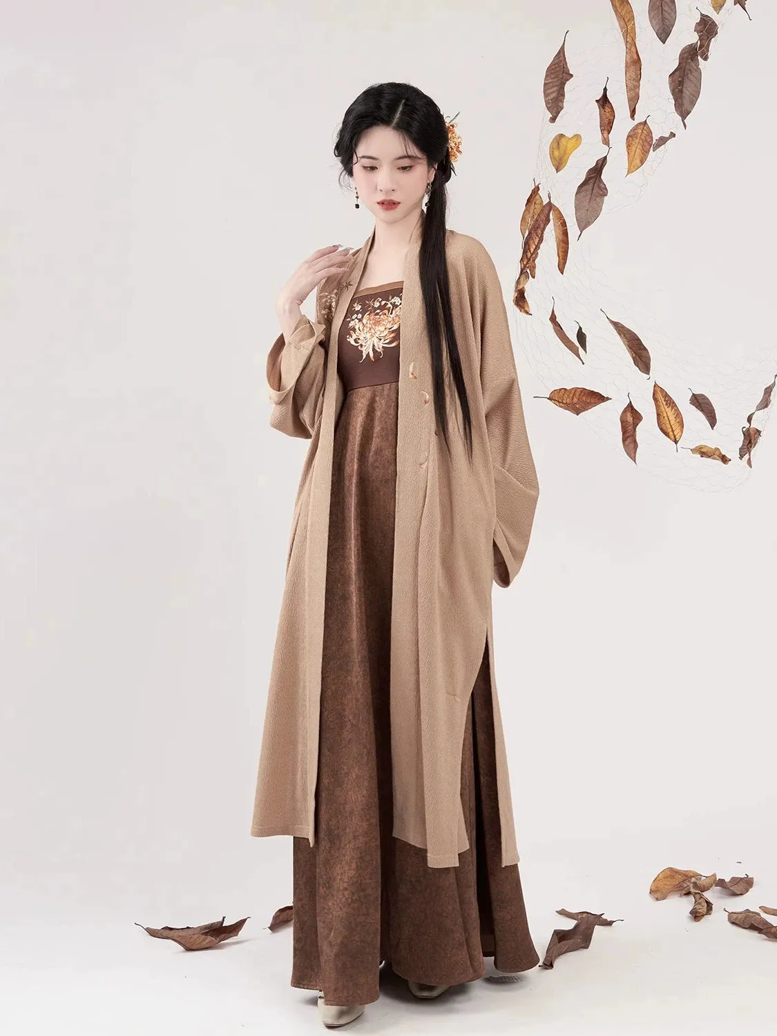 Tang Dynasty x Modern Hanfu: Chrysanthemum (Preorder)