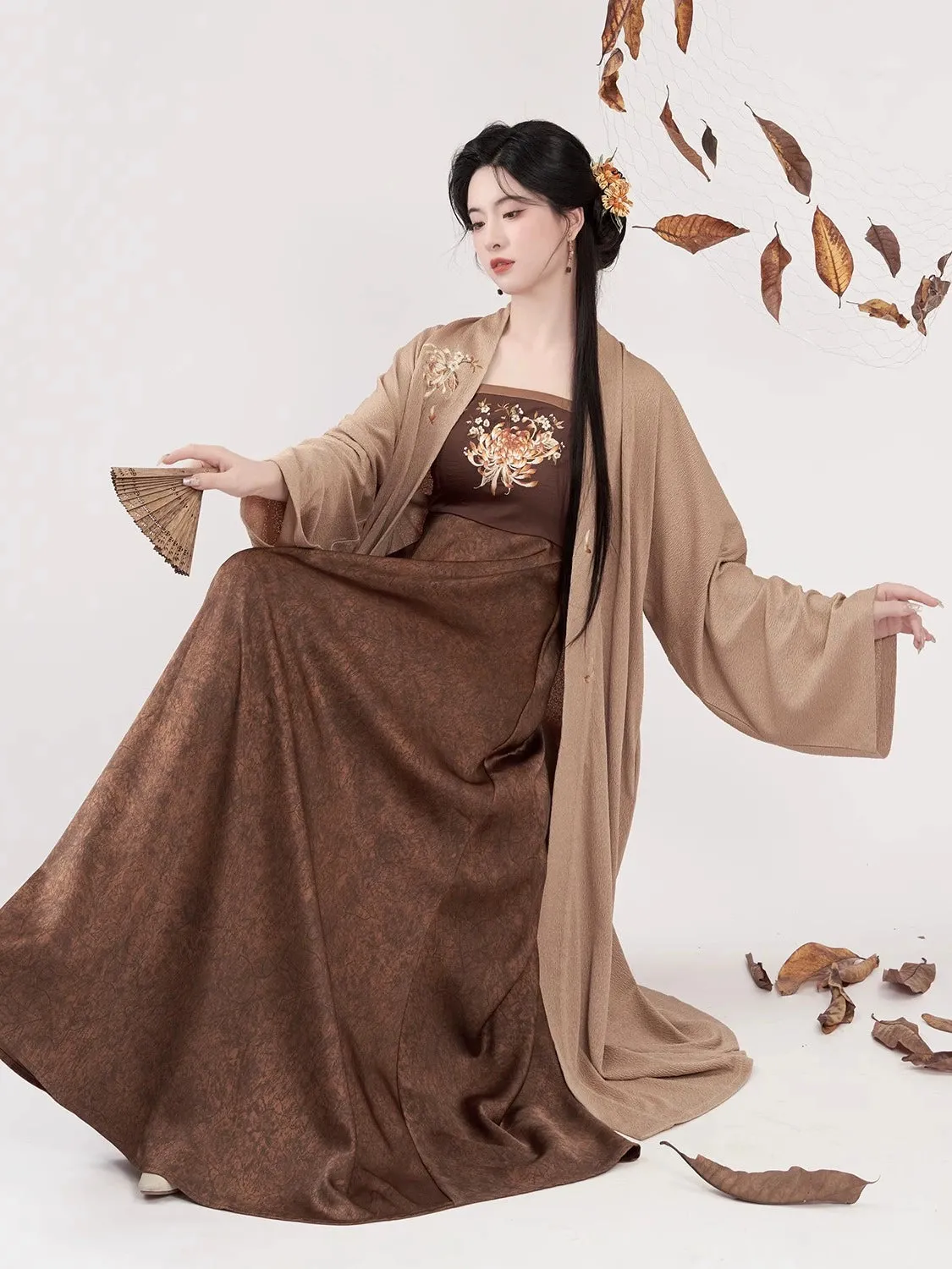 Tang Dynasty x Modern Hanfu: Chrysanthemum (Preorder)